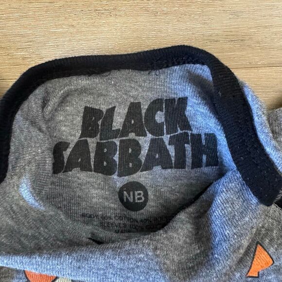 Black Sabbath Volume 4 Gray & Black One Piece Size Newborn Outfit Ozzy Metal NB - Picture 3 of 5